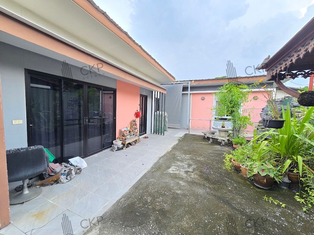 ขายบ้านพร้อมพื้นที่ขนาดใหญ่ ทำเลใกล้ถนนปู่เจ้าสมิงพราย บ้านพักอาศัยพร้อมพื้นที่จอดรถ หรือปรับใช้เป็นโฮมออฟฟิศในทำเลเดินทางสะดวก | 93391