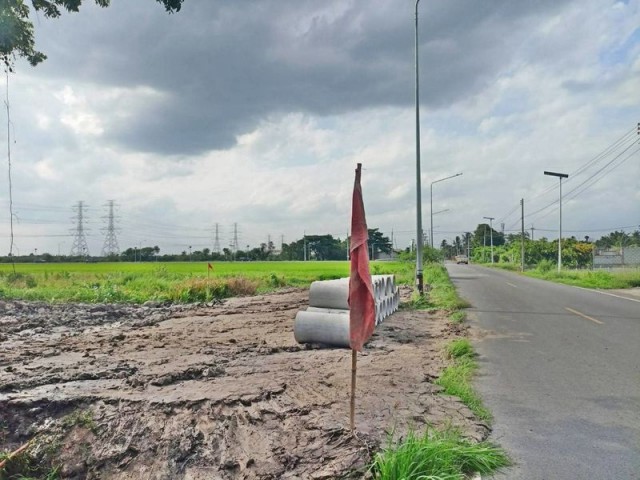 ที่ดินทำเลดีย่านชุมชนใกล้ถนนหลักหลังวัดดอนใหญ่ ลำลูกกาปทุมธานี T.062-1574449 ขนาด 1ไร่.- 2,900,000.