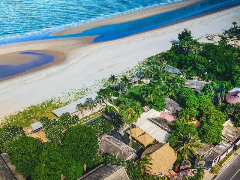 🔥 **[RARE ITEM] ขายด่วน! รีสอร์ทติดชายหาดส่วนตัว ปากน้ำปราณ 13 ไร่เศษ คุยตรงเจ้าทรัพย์ พร้อมจบ!**
