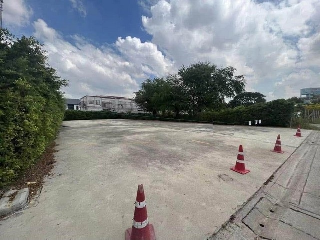 ขายที่ดินถมแล้วแปลงสวย 217 ตรว. ซอยแบริ่ง 31-1 อยู่ติดโครงการ Grand Bangkok Boulevard พร้อมทำบ้าน กิจการ หรือลงทุน