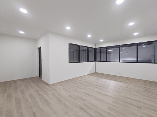 BIZSPACE | ให้เช่าพื้นที่ธุรกิจ พร้อมสำนักงานให้เช่า ทำเลศักยภาพ บนถนนประดิษฐ์มนูธรรม โทร 098-7686969