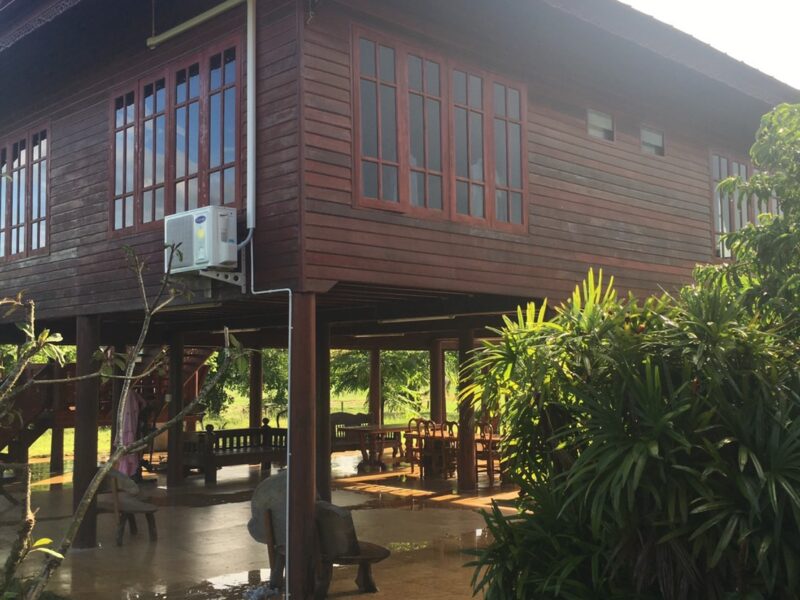 ประกาศขายบ้านเรือนไทยพร้อมที่ดิน อ.ทับสะแก จ.ประจวบคีรีขันธ์