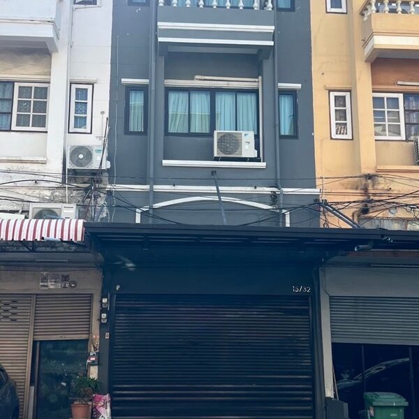 อาคารพาณิชย์ ตึกแถวให้เช่า 3 ชั้นครึ่ง หมู่บ้านกัญญาเฮ้าส์ ซอยด่านสำโรง62 โทร 0974563645