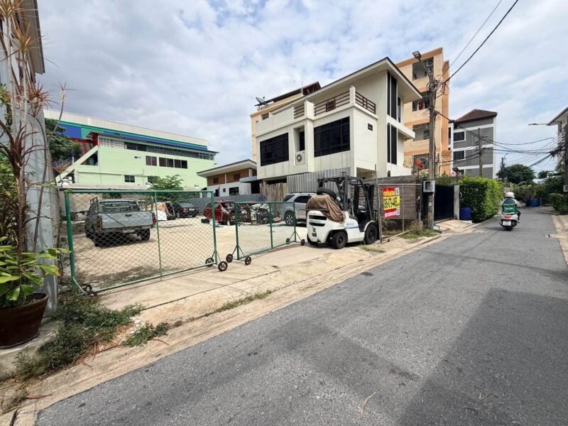 ขายด่วนที่ดินจตุจักร 79 ตรว ติดถนนสาธารณะ ถมแล้ว ซ.ลาดพร้าว40 จตุจักร กทม.