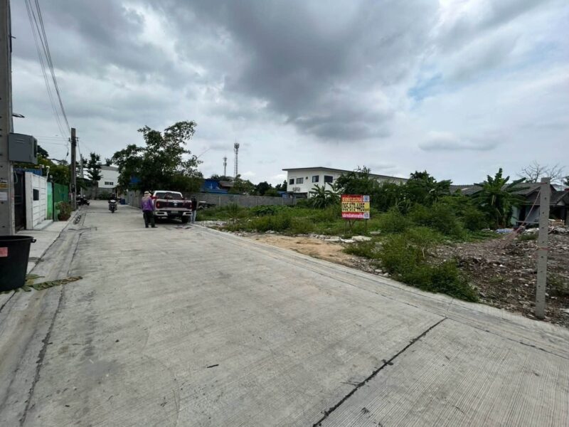 ขายด่วนที่ดิน 58 ตรว ติดถนนสาธารณะ ถมแล้ว เฉลิมพระเกียรติ ร.9 ซอย 14 แยก17 ประเวศ กรุงเทพฯ