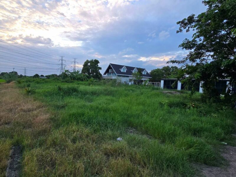 ขายด่วนที่ดินใกล้รร.บ้านคลองฝรั่ง 355 ตรว ติดถนนสาธารณะ ถมแล้ว ซ.รร.บ้านคลองฝรั่ง ไทรน้อย นนทบุรี