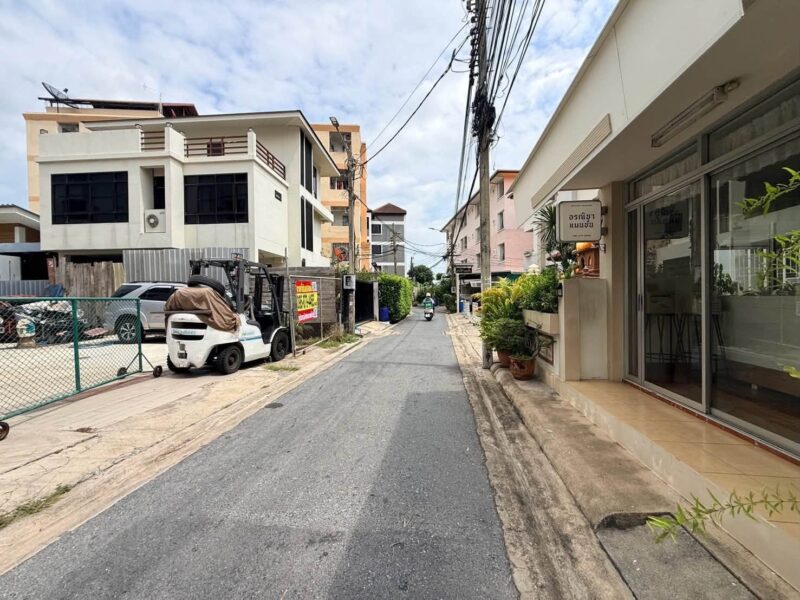 ขายด่วนที่ดินจตุจักร 79 ตรว ติดถนนสาธารณะ ถมแล้ว ซ.ลาดพร้าว40 จตุจักร กทม.
