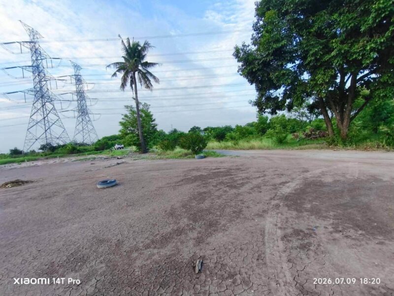 ขายด่วนที่ดิน 2-2-49 ไร่ ติดถนนสาธารณะ ถมแล้ว ซ.โรงน้ำพริก ไทรน้อย นนทบุรี