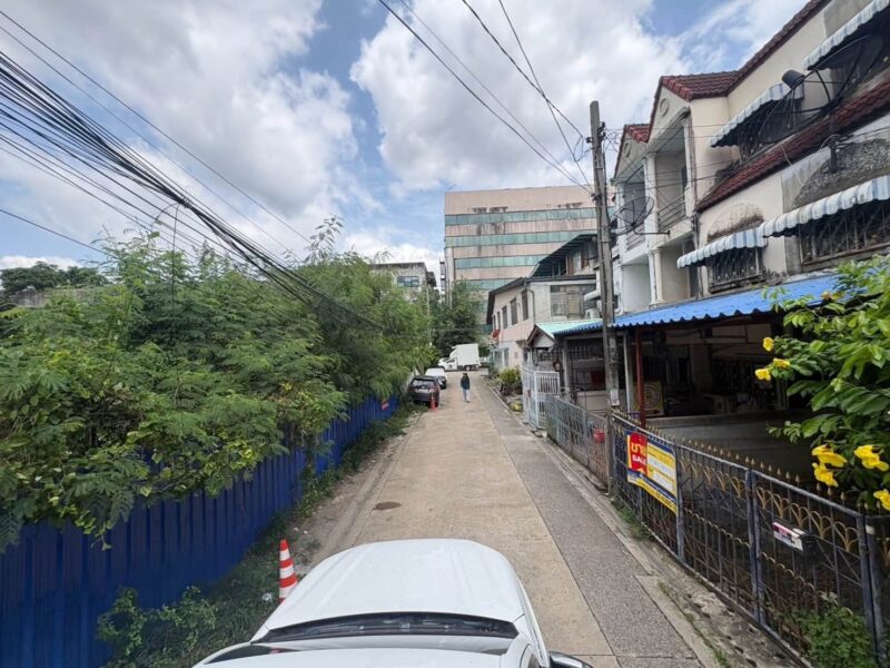 ขายที่ดินใกล้รถไฟฟ้า 181 ตรว ติดถนนสาธารณะ ถมแล้ว+ล้อมสังกะสี ซ.รามอินทรา 39 แยก14 บางเขน กทม.