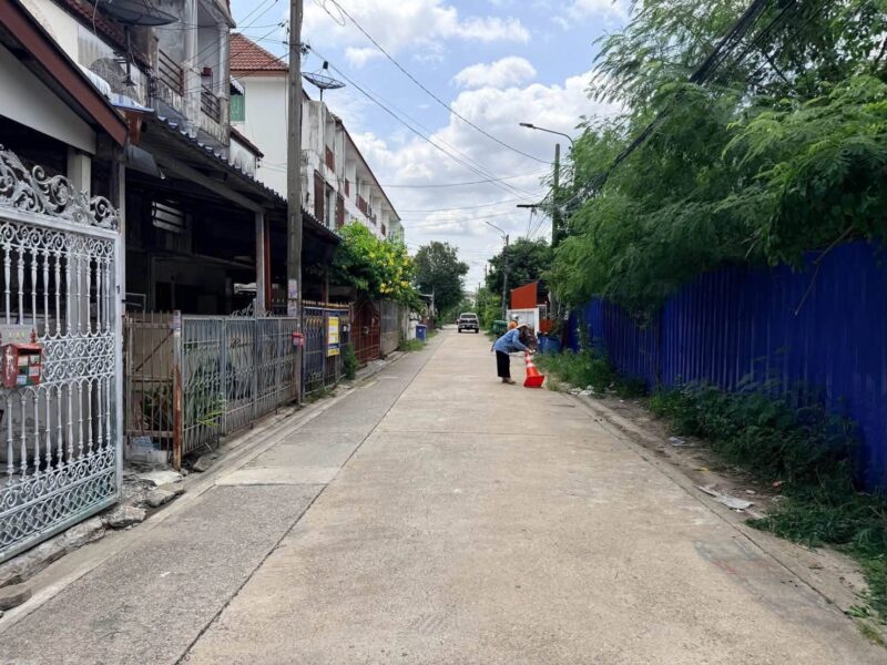 ขายที่ดินใกล้รถไฟฟ้า 181 ตรว ติดถนนสาธารณะ ถมแล้ว+ล้อมสังกะสี ซ.รามอินทรา 39 แยก14 บางเขน กทม.