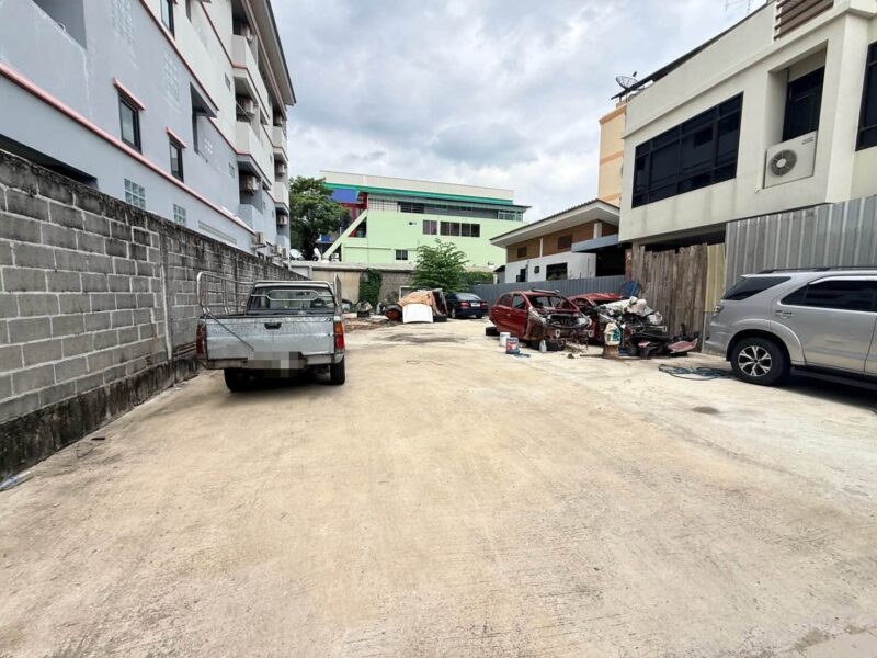 ขายด่วนที่ดินจตุจักร 79 ตรว ติดถนนสาธารณะ ถมแล้ว ซ.ลาดพร้าว40 จตุจักร กทม.