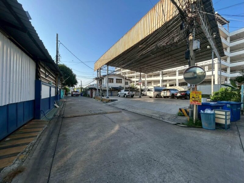 ขายด่วนที่ดินใกล้รถไฟฟ้า 56 ตรว ติดถนนคอนกรีต ถมแล้ว+ล้อมรั้ว ถ.สายลวดซอย 3 เมืองสมุทรปาการ
