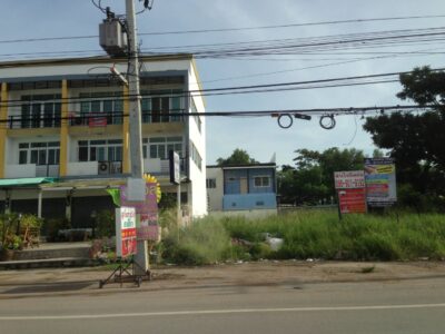 ให้เช่าที่ดินสินสาครอยู่ปากทางเข้าหมู่บ้านสินสาคร ทำเลดีมาก -เนื้อที่ 120 ตรว