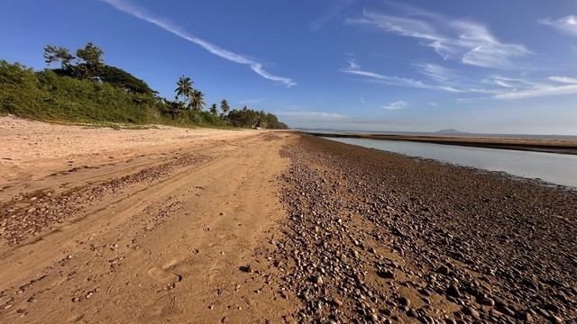 ปี69 หาเลือทรัพย์เงื่อนไขดี ที่ติดทะเลหาดผาแดงฝั่งแดง ประจวบ ดูแลหลังการขาย โฉนดพร้อมโอน บางสะพานน้อยที่ริมเล