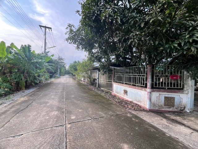 ขายด่วน ที่ดิน พร้อมสิ่งปลูกสร้าง 9-3-60 ไร่ สามพราน นครปฐม ทำเลดี