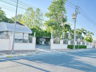 ราชพฤกษ์ บางกร่าง ให้เช่าที่ดินพร้อมอาคาร เนื้อที่ 1 ไร่ 1 งาน 93 ตร.วา. ติดถนนใหญ่ 12 ห้อง 1 โรงอาหาร ใกล้ตลาดลาว 300 ม.วัดโบสถ์ดอนพรหม
