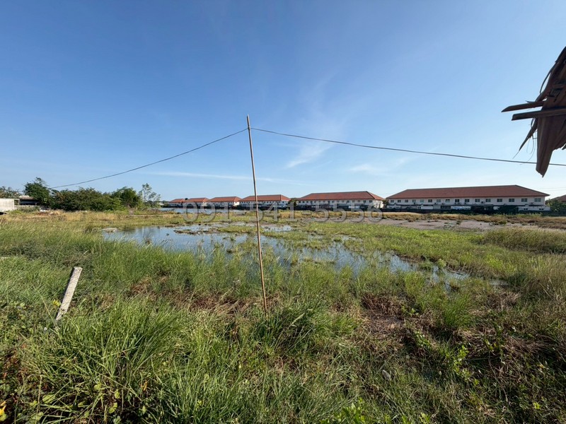 ขายที่ดิน 2 แปลง เนื้อที่รวม 15-3-98 ไร่ ติดถนนประชาอุทิศ 90 ผังเมืองสีเหลือง หน้ากว้างมาก ติดหมู่บ้านไอลิฟทาวน์ ทิศใต้