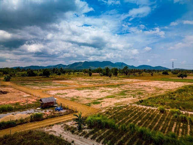 1 ขาย ที่ดิน ที่ดินวิวเขาใกล้ทะเลชะอำ เพชรบุรี 100 ตารางวา 200000 บาท ใกล้กับ ชะอำ เซเว่น ตลาด ชุมชน ห้วยทรายเหนือ เพชรบุรี ชะอำ