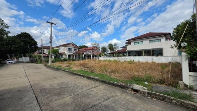 ที่ดิน 85 ตร.ว. ถมแล้ว หมู่บ้านปาริชาติ แปลงมุม ขายถูก ทำเลดี เดินทางสะดวก