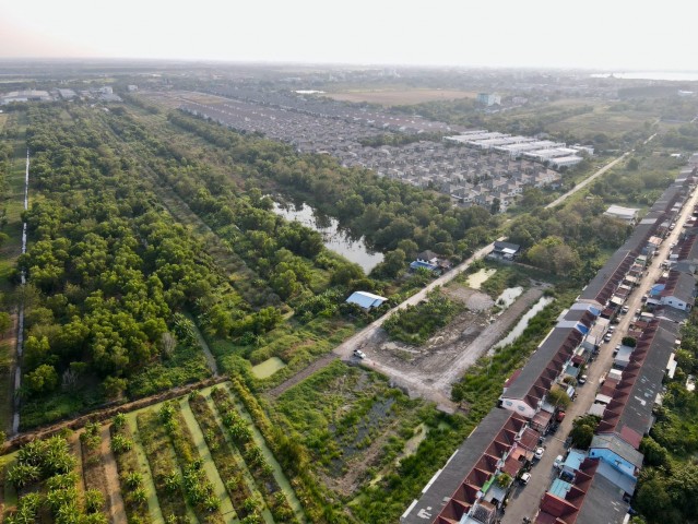 ที่ดินในชุมชนใกล้ราชมงคล ธัญบุรี คลอง6 พท.126ตรว.ๆละ7800฿ ทำหอพักบ้านพักฯ มีหลายแปลง T.o86-3ol-6l6l