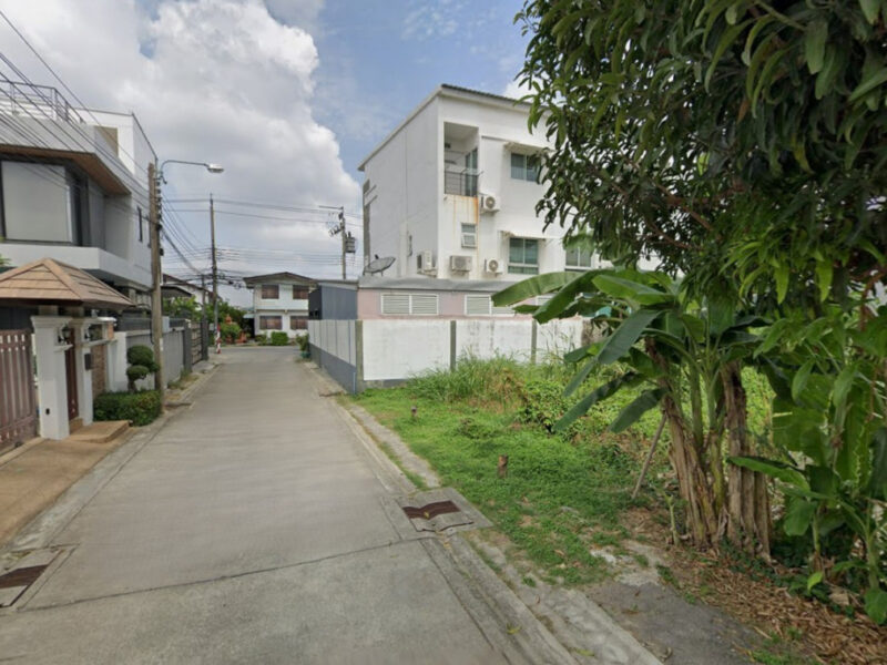 ขายที่ดิน เนื้อที่ 212 ตร.ว. ซอยนาคนิวาส 48 แยก 16 ใกล้ เซ็นทรัล อีสต์วิลล์