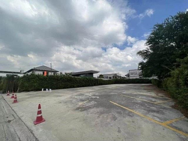 ขาย ให้เช่า ที่ดินถม แปลงสวย 217 ตรว. ซอยแบริ่ง 31/1 ถนนแบริ่ง 107 อยู่ติดโครงการ Grand Bangkok Boulevard พร้อมทำบ้าน กิจการ หรือลงทุน