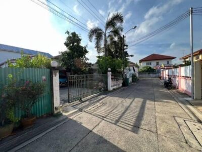 ขายที่ดิน พร้อมบ้านชั้นเดียว 129 ตรว. ลาดพร้าว 71 ซอยสังคมสงเคราะห์ 24 ใกล้เลียบด่วน ถนนซอยกว้าง หน้าปากซอยเป็นคอนโดชีวาไทย