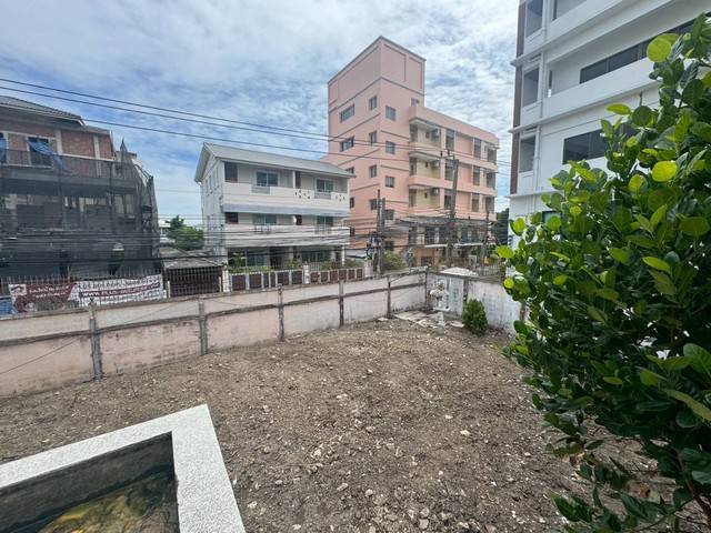 ขายที่ดินขนาดใหญ่พร้อมบ้าน 253 ตร.วา สุขุมวิท71 ปรีดีพนมยงค์ 14 ใกล้ BTS พระโขนง ตัวบ้านและที่ดินเคลียร์ปรับพื้นที่ จอดรถได้กว่า 20 คัน