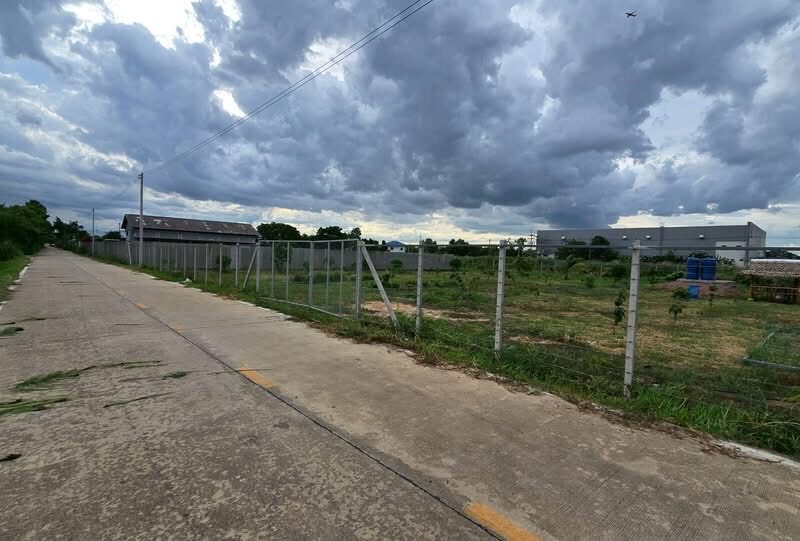 ขายด่วนที่ดิน 2 ไร่ ติดถนนคอนกรีต ถมแล้ว+ล้อมรั้วลวดหนาม ซอย คลองสี่ตะวันออก19 คลองหลวง ปทุมธานี