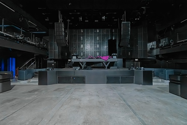 ปล่อยเช่า ผับ ไนต์คลับ (Nightclub) เซ้งอาคาร 3 ชั้น 2,100 ตรม. ทำเลใจกลางเอกมัย สามารถดำเนินธุรกิจต่อได้ทันที โทร 090-6360022