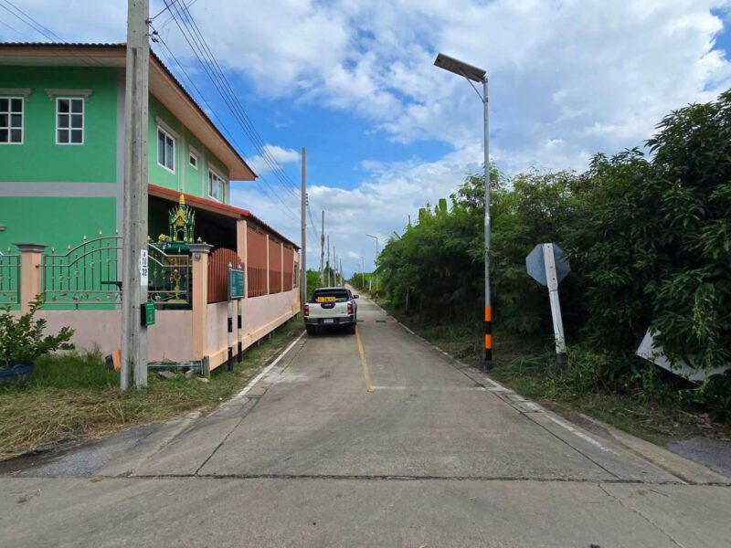 ขายด่วนที่ดิน 96 ตรว ติดถนนคอนกรีตสาธารณะ ซ.นายตึ๋ง บางกรวย นนทบุรี