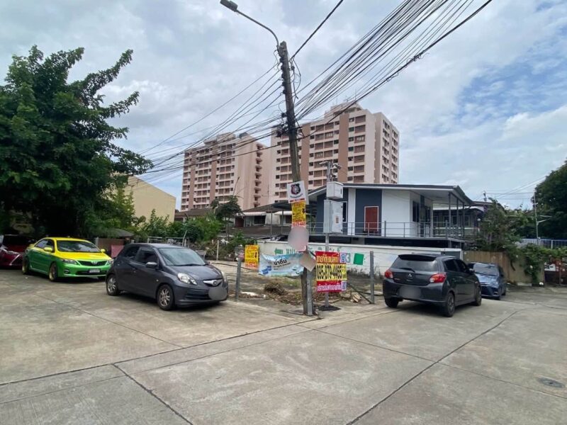 ขายด่วนที่ดินถมแล้ว 40 ตรว ติดถนนคอนกรีตสาธารณะ 2 ด้าน แปลงมุม ซ.ประชานุกูล 3 ซอย 1 บางซื่อ กรุงเทพฯ