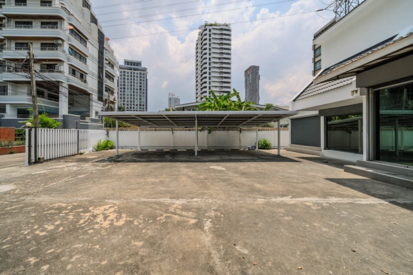 ให้เช่า,เซ้ง,ขาย บ้าน ทำสำนักงาน ลาดพร้าว ซอย8 ทำเลทอง ใกล้ MRT,Union Mall โทร 0906360022