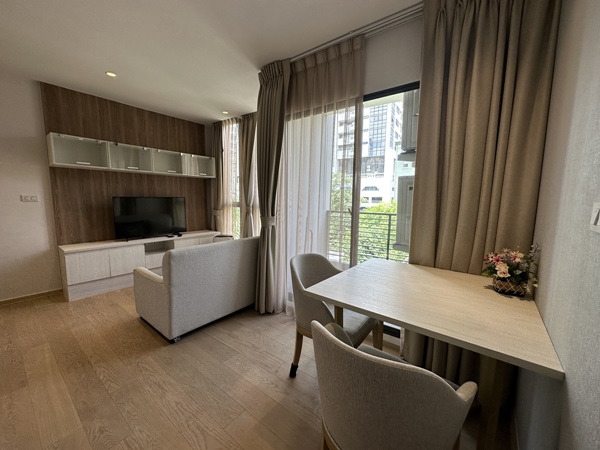 ให้เช่าคอนโด Runesu Thonglor 5 ใจกลางทองหล่อ เดินทางสะดวก ใกล้ BTS เฟอร์ครบ พร้อมเข้าอยู่ โทร 086-002-2449