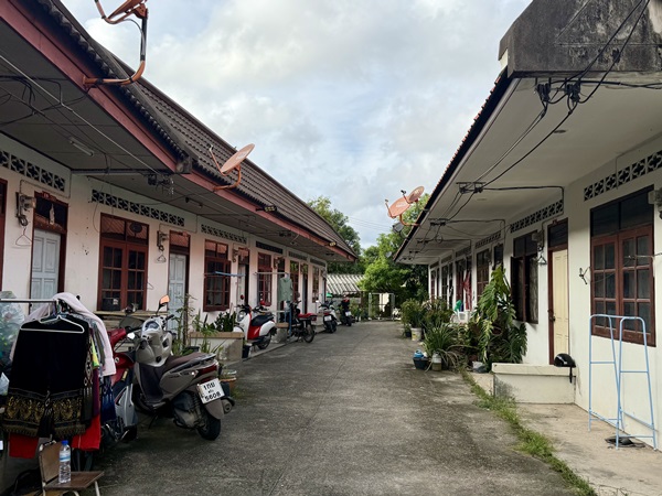 ให้เช่าอาคารสำนักงานพร้อมที่ดิน เชิงทะเล ภูเก็ต 38.4 ตร.ว. ทำเลติดถนนใหญ่ โทร 095-268-6161