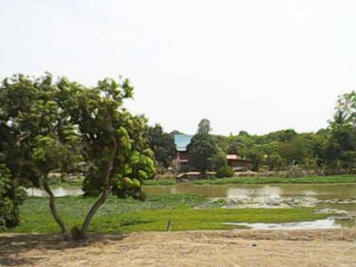 ที่ดินติดถนน ติดแม่น้ำที่จีน ใกล้ตลาดสามชุกร้อยปี ใกล้รีสอร์ท น้ำไม่ท่วม