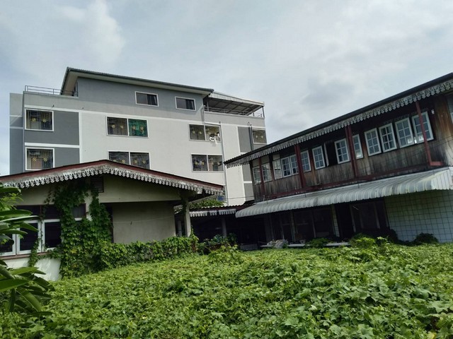ขายที่ดินแปลงสวย ซอยจรัลสนิทวงศ์ 31 ขนาดพื้นที่ 82 ตร.วา. แถมบ้านไม้ 2 หลังในบริเวณที่ดิน