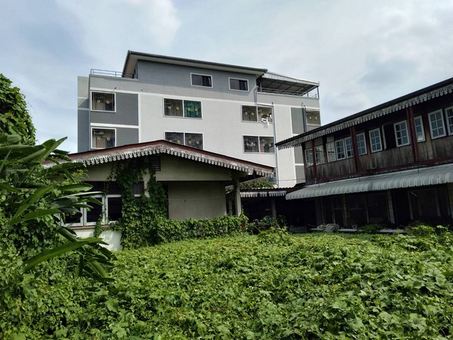 ขายที่ดินแปลงสวย ซอยจรัลสนิทวงศ์ 31 ขนาดพื้นที่ 82 ตร.วา. แถมบ้านไม้ 2 หลังในบริเวณที่ดิน