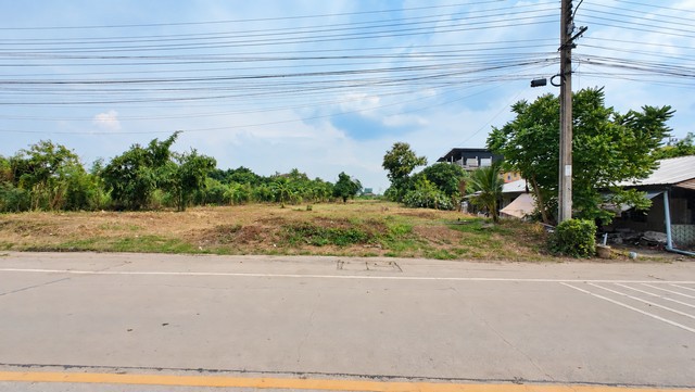 ที่ดินแปลงสวย ชัยพฤกษ์ ติดซอยโยธาธิการ นนทบุรี2023 เดินทางเข้าออกได้หลายทาง ใกล้แหล่งชุมชน