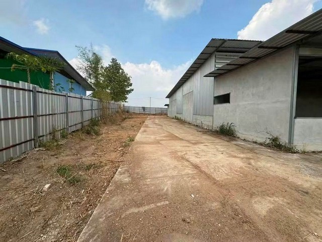 ขายที่ดินพร้อมอาคาร เนื้อที่ดิน 3 ไร่ พื้นที่สีม่วง เขาคันทรง ศรีราชา ชลบุรี