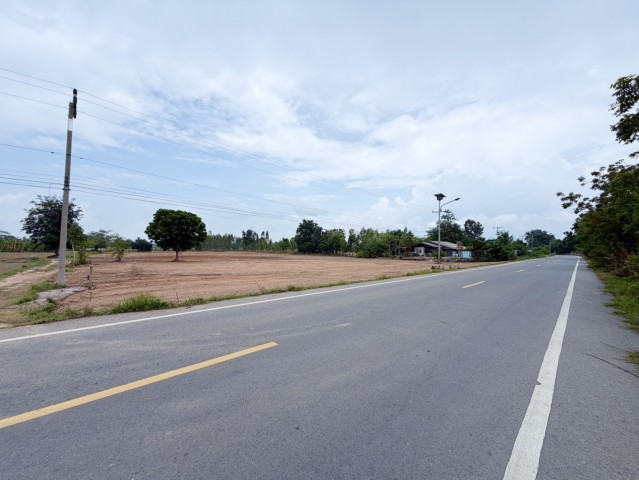 1 ขาย ที่ดิน ด่วน.. ที่ดินติดถนนลาดยาง 4.99แสน/ไร่ ใกล้ชุมชน สุพรรณบุรี หนองหญ้าไซ T.o86-3ol-6l6l สุพรรณบุรี หนองหญ้าไซ 499000 บาท 1
