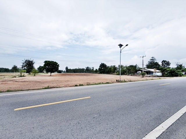 1 ขาย ที่ดิน ที่ดินใกล้ถ.ลาดยาง 2แสน฿ 200 ตรว. ใกล้ชุมชน หนองหญ้าไซ สุพรรณบุรี T.o86-3ol-6l6l 200 ตารางวา 200000 บาท ใกล้กับ ถนนลาดยาง