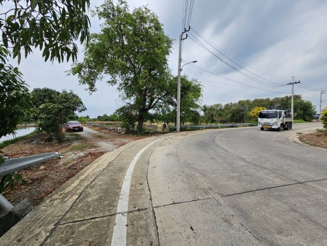 แบ่งขายที่ดินทำเลดี บรรยากาศธรรมชาติ ใกล้ลาดกระบัง ตำบลศรีษะจรเข้น้อย อำเภอบางเสาธง จังหวัดสมุทรปราการ
