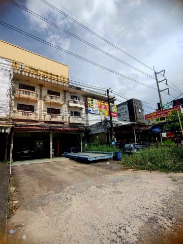 อาคารพาณิชย์ ทำเลดี ตั้งอยู่ ต.บ้านจั่น อ.เมืองอุดรธานี จ.อุดรธานี