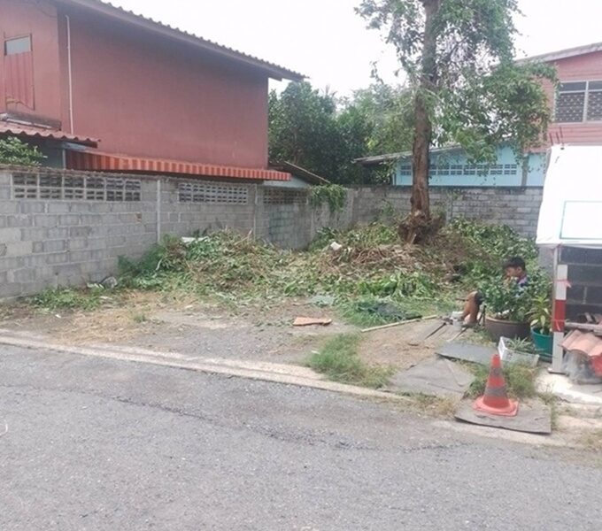 ขายที่ดิน เนื้อที่ 20 ตรว อยู่ในโครงการการเคหะฉลองกรุง โครงการ 5 หนองจอก