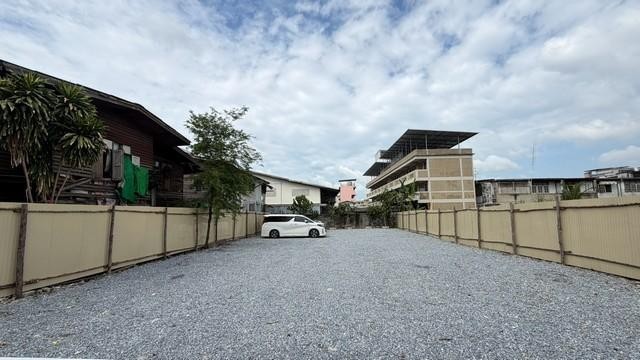 ขายที่ดิน ขนาดเนื้อที่ 120 ตารางวา ซอยพัฒนาการ 20 เขตสวนหลวง หน้ากว้างประมาณ 13*31 เมตร