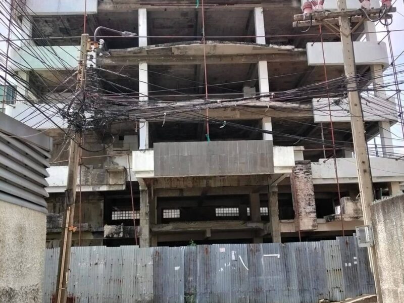 ขายที่ดินพร้อมตึก 6 ชั้น (ขายตามสภาพ) 104 ตร.ว. ซอยทองหล่อ 25 ใกล้ รพ.คามิลเลียน