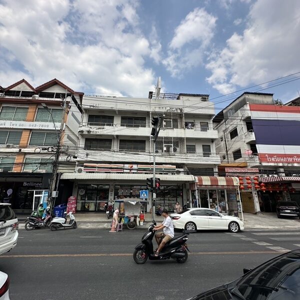 ขายด่วน! อาคารพาณิชย์ 3.5 ชั้น พร้อมผู้เช่า ทำเลทองแบริ่ง ตรงข้าม รร.เซนต์โยเซฟ โทร 092-830-9541