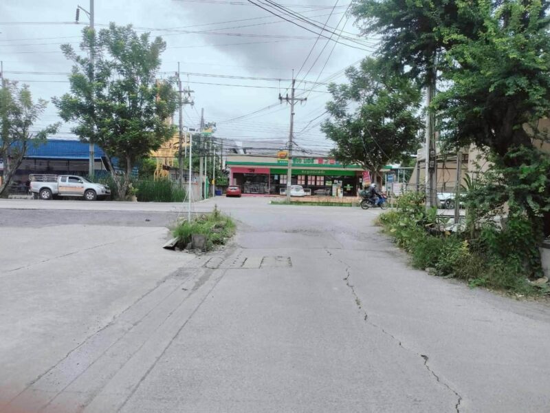 ขายด่วนที่ดิน 55 ตรว ติดถนนสาธารณะ ซ.จรูญสอนดี คลองสองต้นนุ่ม เขตลาดกระบัง กทม.