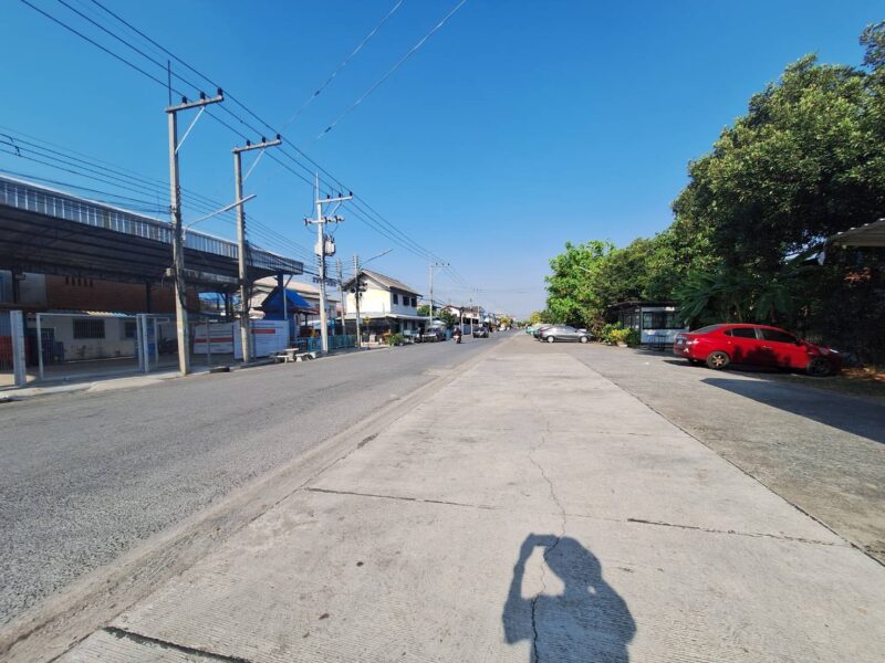 ขายที่ดินเปล่า 100 ตรว. ใกล้สถานีรถไฟฟ้าหลักหก, โรงเรียนสายปัญญารังสิต